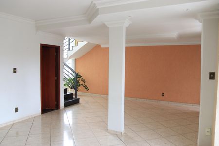 Sala de casa para alugar com 4 quartos, 558m² em Santa Genoveva, Goiânia