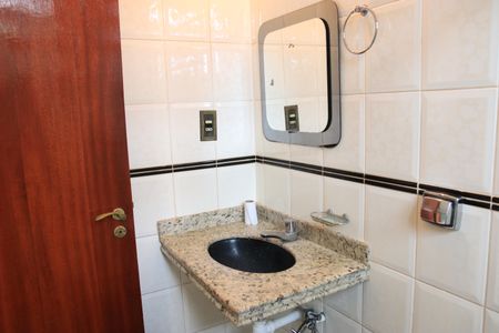 Casa para alugar com 558m², 4 quartos e 7 vagasBanheiro da Suíte 1