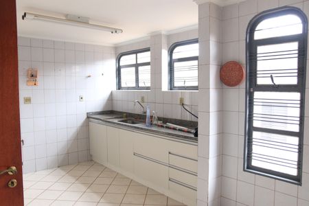 Casa para alugar com 558m², 4 quartos e 7 vagasCozinha