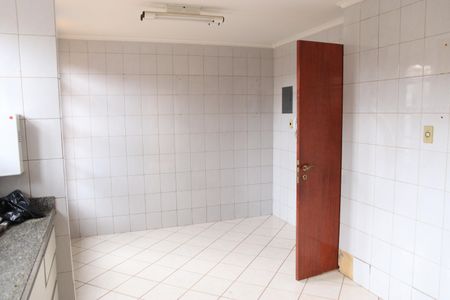 Casa para alugar com 558m², 4 quartos e 7 vagasCozinha