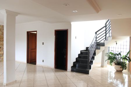Sala de casa para alugar com 4 quartos, 558m² em Santa Genoveva, Goiânia