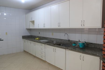 Casa para alugar com 558m², 4 quartos e 7 vagasCozinha 02
