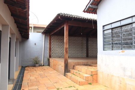 Casa para alugar com 558m², 4 quartos e 7 vagasQuintal