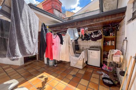 Casa à venda com 304m², 3 quartos e 4 vagas Casa à venda com 304m², 3 quartos e 4 vagasÁrea de Serviço