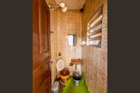 Casa à venda com 304m², 3 quartos e 4 vagas Casa à venda com 304m², 3 quartos e 4 vagasBanheiro de serviço