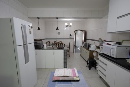 Casa à venda com 236m², 4 quartos e 4 vagasCozinha