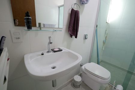 Casa à venda com 236m², 4 quartos e 4 vagasBanheiro Suíte 2