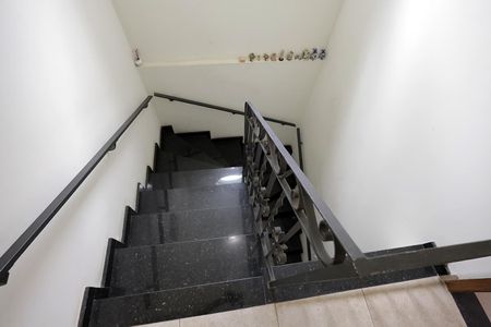Casa à venda com 236m², 4 quartos e 4 vagasEscada