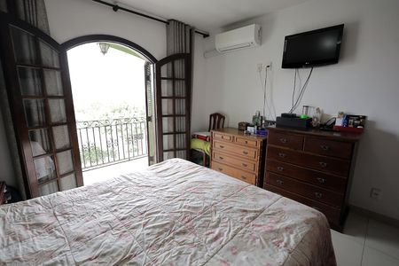 Casa à venda com 236m², 4 quartos e 4 vagasQuarto Suíte 2