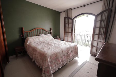 Casa à venda com 236m², 4 quartos e 4 vagasQuarto Suíte 2