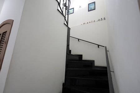 Casa à venda com 236m², 4 quartos e 4 vagasEscada