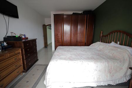 Casa à venda com 236m², 4 quartos e 4 vagasQuarto Suíte 2