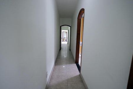 Casa à venda com 236m², 4 quartos e 4 vagasCorredor