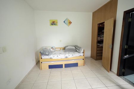 Casa à venda com 236m², 4 quartos e 4 vagasQuarto Suíte 1