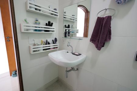 Casa à venda com 236m², 4 quartos e 4 vagasBanheiro Suíte 2