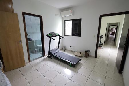 Casa à venda com 236m², 4 quartos e 4 vagasQuarto Suíte 1