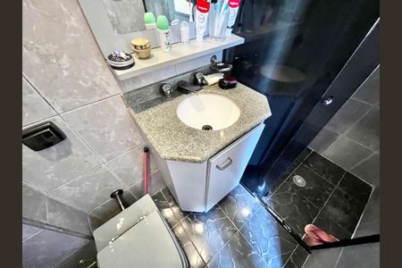 Apartamento à venda com 80m², 3 quartos e 1 vaga Apartamento à venda com 80m², 3 quartos e 1 vagaBanheiro da Suíte