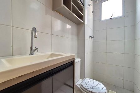 Banheiro de apartamento à venda com 2 quartos, 43m² em Parque Industrial, Campinas