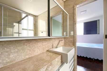 Apartamento para alugar com 120m², 3 quartos e 2 vagas Apartamento para alugar com 120m², 3 quartos e 2 vagasBanheiro da Suíte