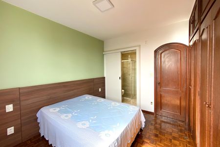 Suite de apartamento para alugar com 3 quartos, 120m² em Sagrada Família, Belo Horizonte
