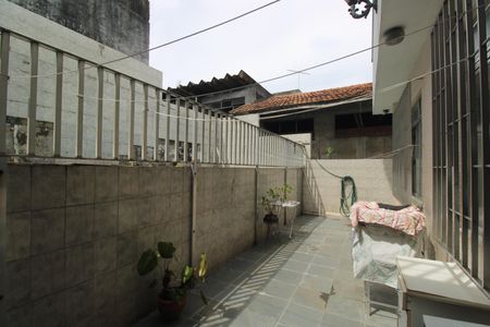 Casa à venda com 340m², 3 quartos e 4 vagasFundos