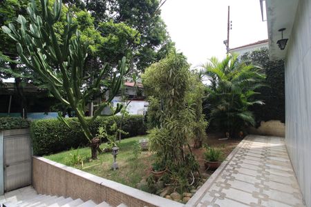 Casa à venda com 340m², 3 quartos e 4 vagasFrente da casa - Jardim