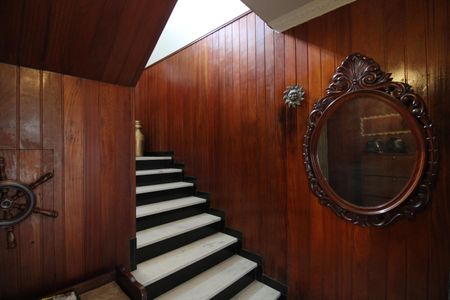 Casa à venda com 340m², 3 quartos e 4 vagasSala - Escada