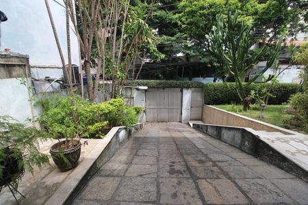 Casa à venda com 340m², 3 quartos e 4 vagasFrente da casa - Garagem