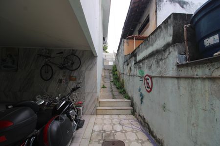 Casa à venda com 340m², 3 quartos e 4 vagasLateral 1