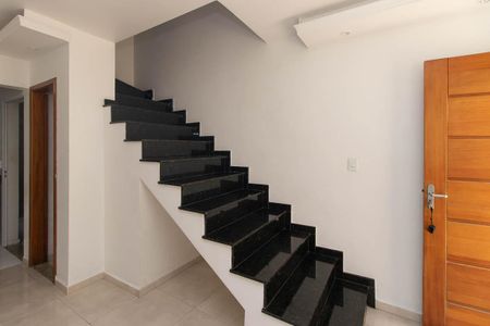 Casa de condomínio para alugar com 60m², 2 quartos e 1 vagaEscada