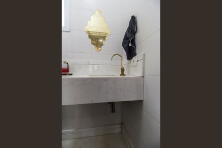 Casa de condomínio à venda com 300m², 3 quartos e 4 vagasLavabo