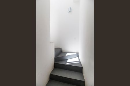 Casa de condomínio à venda com 300m², 3 quartos e 4 vagasEscada