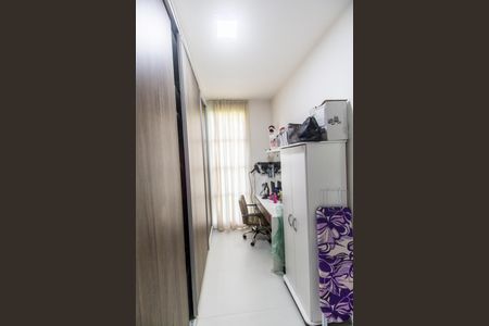 Casa de condomínio à venda com 300m², 3 quartos e 4 vagasCloset da suíte