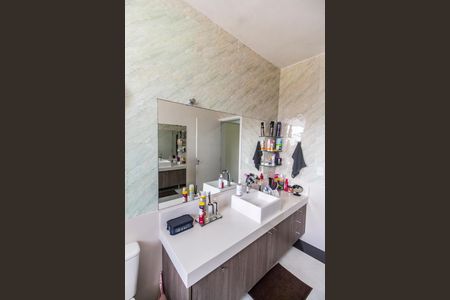 Casa de condomínio à venda com 300m², 3 quartos e 4 vagasBanheiro da Suíte