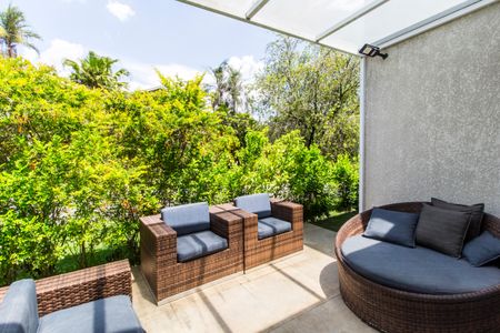 Casa de condomínio à venda com 300m², 3 quartos e 4 vagasVaranda