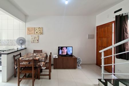 Casa de condomínio para alugar com 68m², 2 quartos e 1 vagaSala