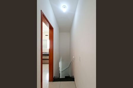 Casa de condomínio para alugar com 68m², 2 quartos e 1 vagaHall da escada