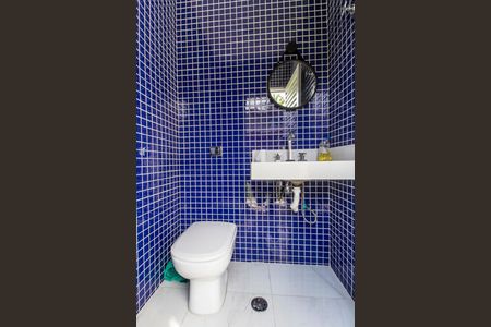 Casa de condomínio à venda com 382m², 4 quartos e 2 vagasLavabo