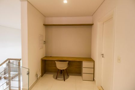 Casa de condomínio à venda com 382m², 4 quartos e 2 vagasEscritório