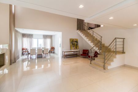 Sala  de casa de condomínio à venda com 4 quartos, 382m² em Alphaville, Santana de Parnaíba