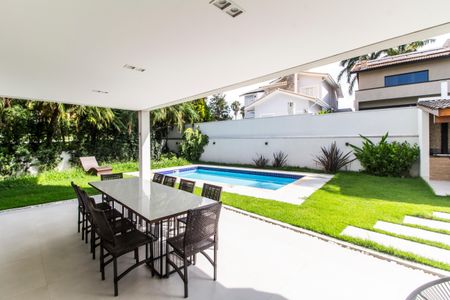 Casa de condomínio à venda com 382m², 4 quartos e 2 vagasVaranda