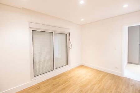 Casa de condomínio à venda com 382m², 4 quartos e 2 vagasQuarto 4