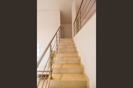 Casa de condomínio à venda com 382m², 4 quartos e 2 vagasEscada