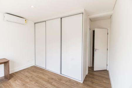 Casa de condomínio à venda com 382m², 4 quartos e 2 vagasSuíte 2