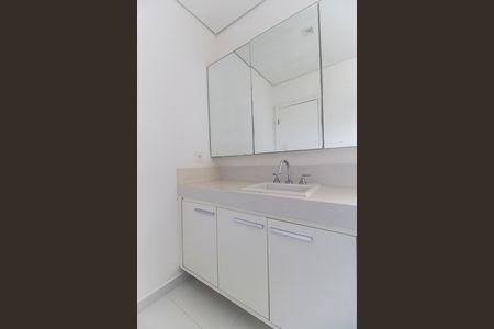 Casa de condomínio à venda com 382m², 4 quartos e 2 vagasBanheiro