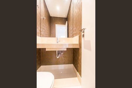 Casa de condomínio à venda com 382m², 4 quartos e 2 vagasLavabo