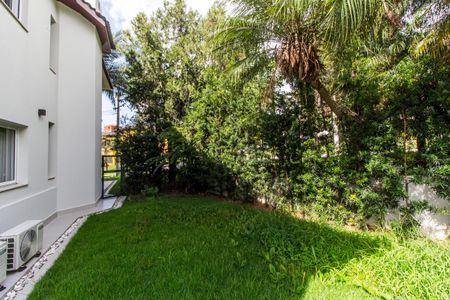 Casa de condomínio à venda com 382m², 4 quartos e 2 vagasQuintal