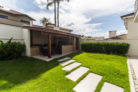 Casa de condomínio à venda com 382m², 4 quartos e 2 vagasQuintal