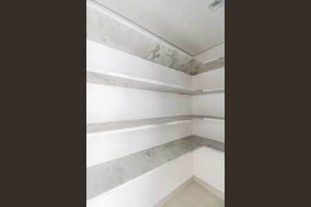 Casa de condomínio à venda com 382m², 4 quartos e 2 vagasDespensa