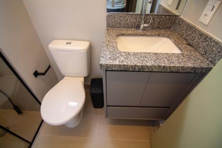 Banheiro de kitnet/studio para alugar com 1 quarto, 25m² em Vila Olímpia, São Paulo